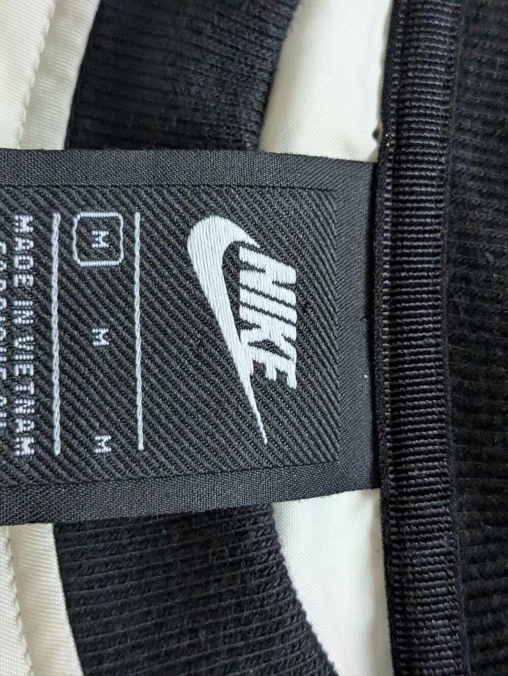 NIKE - Picture 3 of 3